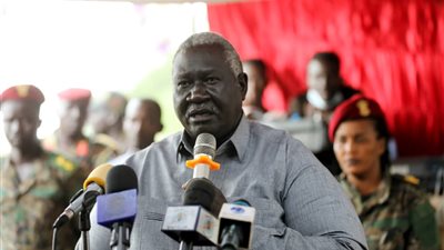 نائب البرهان يصل القاهرة للقاء الوفود المشاركة في مؤتمر دول جوار السودان