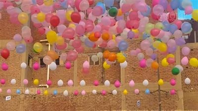 شلالات بطعم الفرحة، أهالي الغربية يلقون البالونات على المواطنين احتفالا بالعيد (بث مباشر)