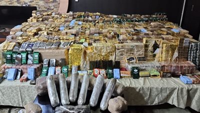 انقلاب سيارة بمحور 30 يونيو يكشف طن حشيش و50 كيلو أفيون بقيمة 70 مليون جنيه 