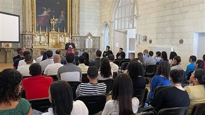 الأنبا مارك يترأس الزيارة الثقافية لوفد شباب إيبارشية باريس