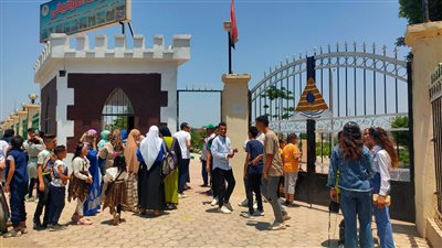 إقبال كبير على حدائق وزارة الري بالقناطر الخيرية وأسوان