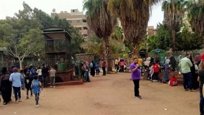 إقبال العائلات على حديقة حيوان الزقازيق والأطفال تزين الحضور (صور)