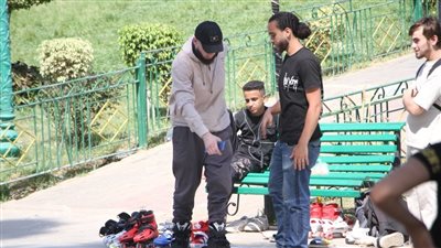 اللعب بالباتيناج وسيارات التصادم يتصدران المشهد بالحديقة الدولية في أول أيام عيد الأضحى (صور)