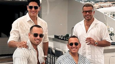 عمرو دياب يقضي إجازة عيد الأضحى مع أحمد أبو هشيمة 