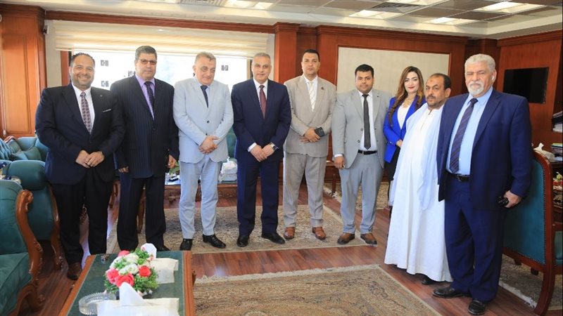 محافظ سوهاج يستقبل