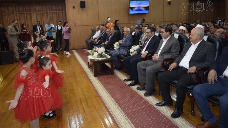 محافظ بورسعيد يستقبل