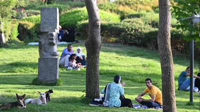 إقبال متوسط على حديقة الأزهر في أول أيام عيد الأضحى (فيديو وصور)