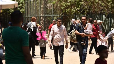 إقبال كثيف على حديقة الحيوان في ثاني أيام عيد الأضحى (فيديو وصور)