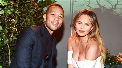 كريسي تيجن ترحب بمولودها الرابع عن طريق أم بديلة 