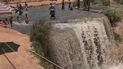 إقبال كثيف على منطقة شلالات وادي الريان في ثاني أيام العيد (صور)