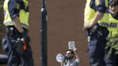 لاجئ من أصل عراقي، مفاجأة صادمة عن واقعة حرق المصحف في السويد