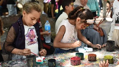اللوحة بـ 5 جنيه والألوان ببلاش، مبادرة لتنمية مهارات الرسم للأطفال بحديقة الحيوان (فيديو)