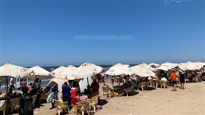 شاطئ بورسعيد كامل العدد في ثاني أيام عيد الأضحى (صور) 