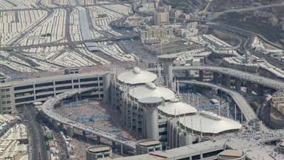 جسر الجمرات، كيف تطور أحد أهم أركان الحج خلال قرن من الزمان (صور)