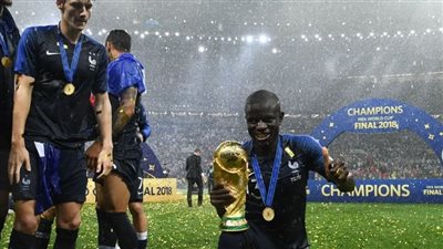 أبطال كأس العالم في الملاعب السعودية.. البرازيلي ديدي بدأ التجربة.. زاجالو وريفيلينو وروماريو وبيبيتو وكانافارو وكانتي في القائمة