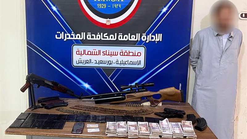 المتهم مع المضبوطات،فيتو