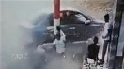 دماء على الأسفلت.. سيارة تطيح بفتاتين وطفل في الشرقية | فيديو