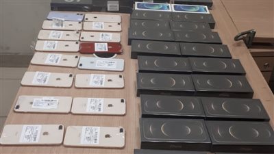 ضبط راكبة حاولت تهريب 15 هاتف آيفون حول جسدها بمطار القاهرة