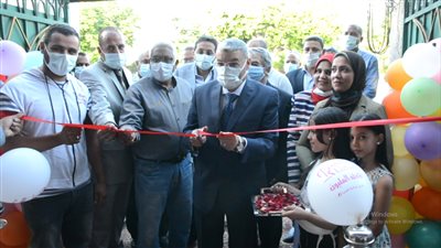 محافظ المنيا يفتتح المعرض الخيرى لتوزيع الزى المدرسي