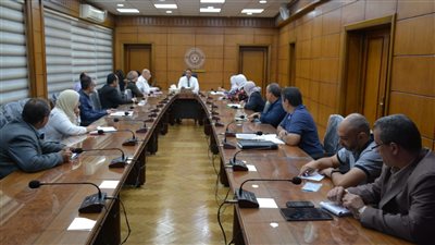 محافظ الدقهلية لأعضاء الجهاز التنفيذي: قفل التليفون ممنوع | صور 