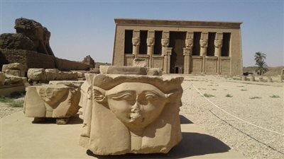 محافظ قنا يشهد الاحتفال باليوم العالمي للسياحة بساحة معبد دندرة | فيديو 