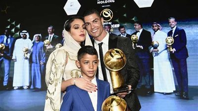 بسبب ابنه جونيور.. رونالدو يتخذ قرارا مصيريا بعد اعتزاله اللعب
