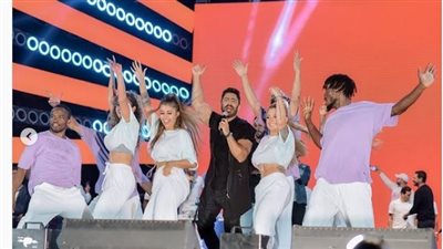 تامر حسني ينشر صورا من حفله الأخير بجامعة الإسكندرية