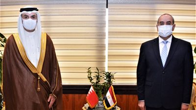 وزير الطيران المدني يلتقي سفير البحرين بالقاهرة لبحث التعاون المشترك