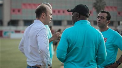 مران الأهلي.. موسيماني يجتمع بطبيب الفريق للاطمئنان على المصابين