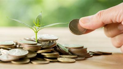 اعرف بعض الباعة الفقراء فأترك لهم أكثر من ثمن السلعة بنية الصدقة، فهل تصح هذه النية