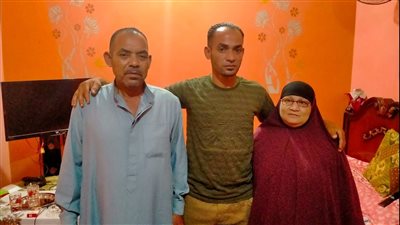 شيكارة مملوءة بالأموال.. حكاية منوفي عثر على كنز وأصر على تسليمه لصاحبه رغم حاجته | فيديو