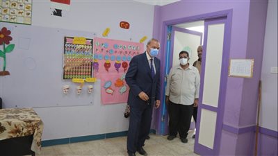 معاقبة مديري مدرستين.. محافظ القليوبية يتابع استعدادات العام الدراسي الجديد