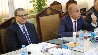 وزير القوى العاملة يقدم ٧٥٠ منحة تدريبية للخريجين