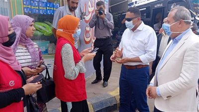  محافظ الدقهلية يتفقد فرق التواصل المجتمعي لتلقي لقاح كورونا 