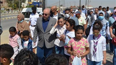 محافظ بني سويف يصطحب عددًا من الطلائع والشباب لزيارة المشروعات القومية 
