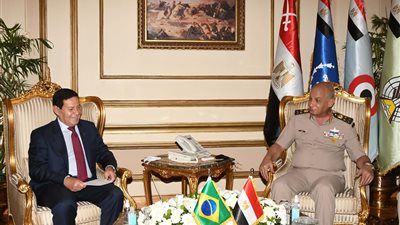 وزير الدفاع يلتقى نائب رئيس جمهورية البرازيل