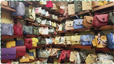 جملة وقطاعي.. أسعار الأحذية والشنط في درب آية بباب الشعرية|فيديو