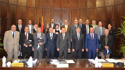 مجلس جامعة الإسكندرية يكرم الفائزين فى المسابقات الجامعية