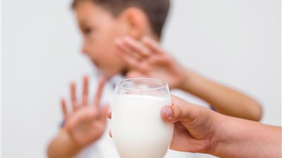 الزبادي اليوناني وألبان فول الصويا، حل مشكلة حساسية اللاكتوز والبروتين في رمضان (فيديو)