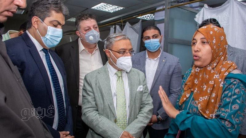 رئيس الجامعة واسرة