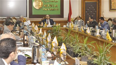 مجلس جامعة المنيا يمنع دخول الطلاب غير الملقحين بتطعيم كورونا 