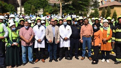 محاكاة لإخماد حريق وإخلاء آمن للمرضى بمركز طب العيون بجامعة المنصورة | صور 