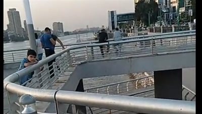 منظر باهر.. لحظة الغروب على ممشى أهل مصر بكورنيش النيل | فيديو