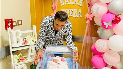 أحمد شيبة يحتفل بقدوم مولودته «ملك»
