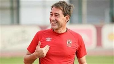 كاشيما الياباني يتعاقد مع فايلر مدرب الأهلي السابق 