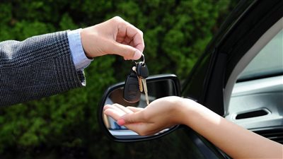 تعرف على تكلفة نقل ملكية سيارة في الشهر العقاري والمرور