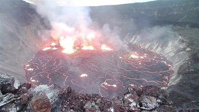 بعد كارثة لا بالما.. فيديو مخيف لثوران بركان آخر