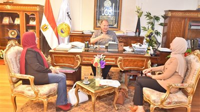 محافظ أسيوط يبحث مع أعضاء البرلمان عددا من الملفات الخدمية