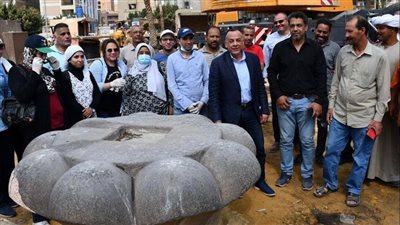 بدء مشروع ترميم وتركيب وإعادة رفع العمود الأثري بسراي القبة