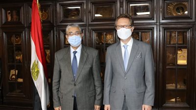 وزير الكهرباء يبحث مع السفير الألماني بالقاهرة سبل دفع التعاون بين البلدين